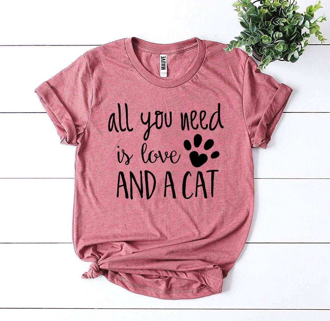 T-Shirt Femme 'All You Need Is Love And a Cat' - Coton Doux - Cadeau Chat